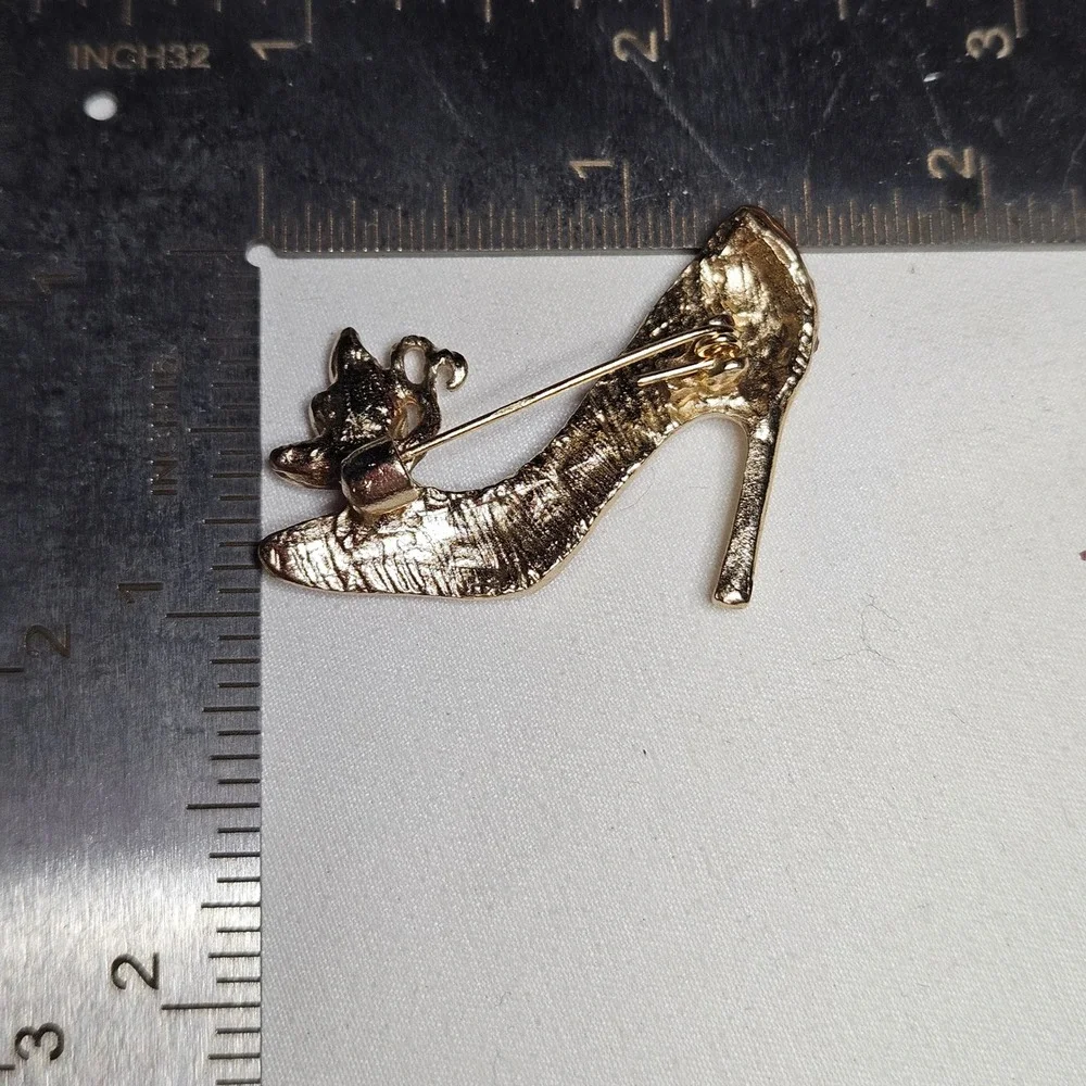 Red Rhinestone High Heel Brooch Womens OS Gold Tone Butterfly Pin Sparkly